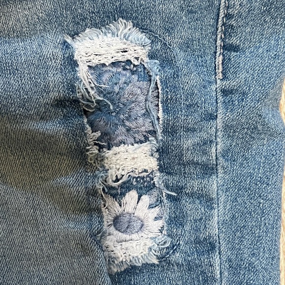 Girls jean shorts - Picture 3 of 4